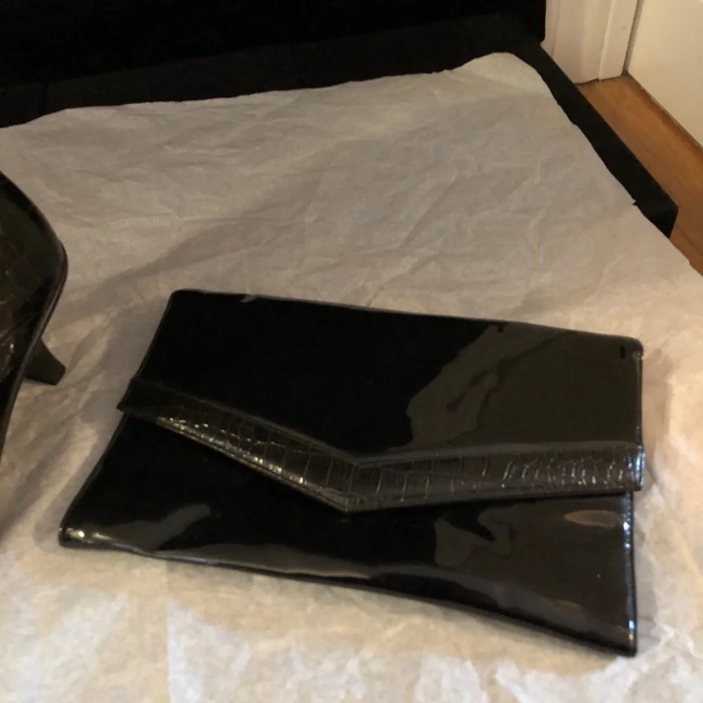 Liz Clairborne patent leather texture boots and matching clutch - Picture 3 of 4